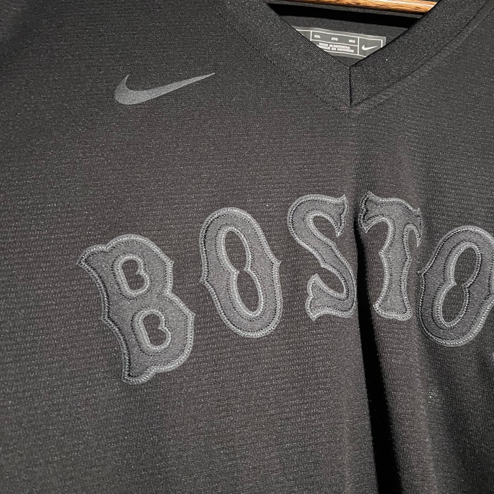 RED SOX Nike Black Boston Embroidered Jersey